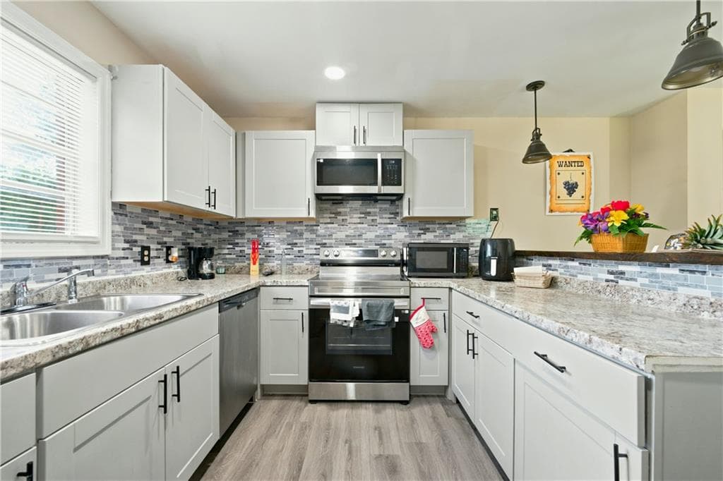 5 bedroom, 2 bathroom, 1,862 sq ft single family residence for sale at 1020 Cedar Circle, Forest Park, GA 30297 — photo 9