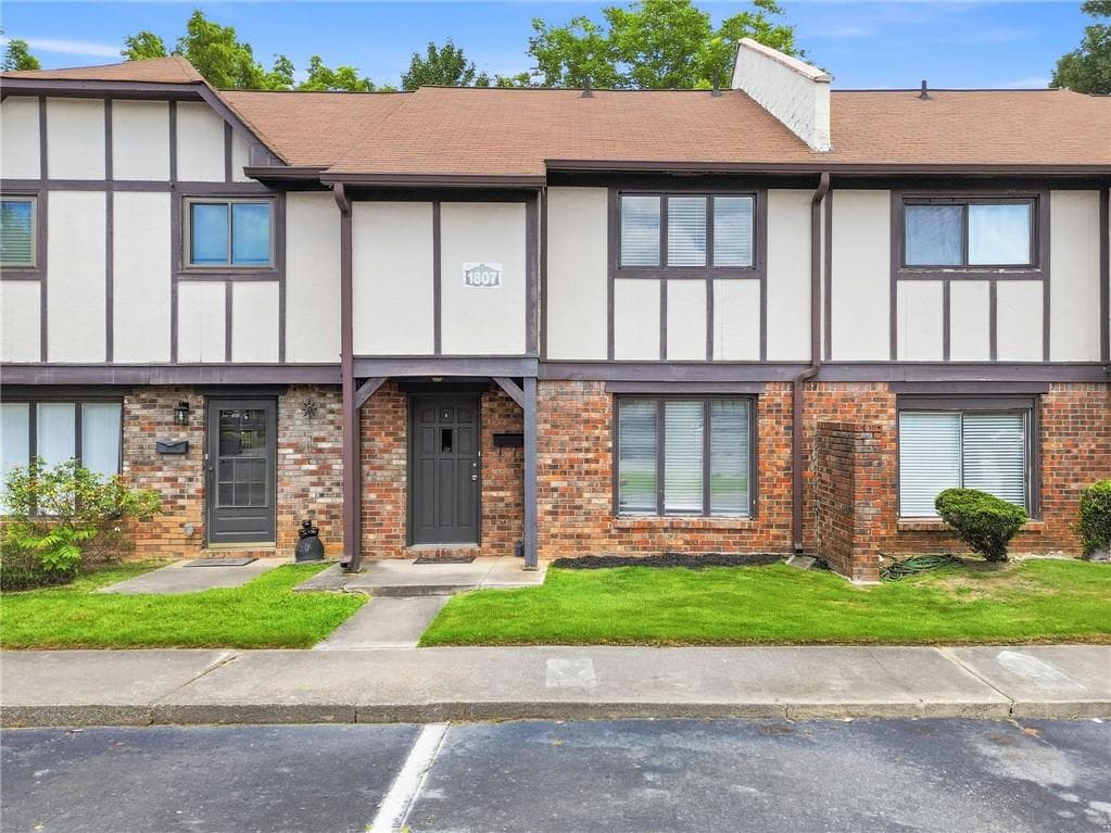 3 bedroom, 2 bathroom, 1,290 sq ft townhouse sold at 1807 Ashborough Circle E, Marietta, GA 30067
