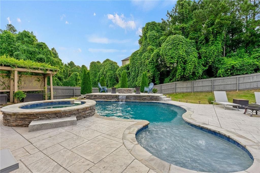 7 bedroom, 5 bathroom, 4,500 sq ft single family residence under contract at 108 Fountain Oak, Villa Rica, GA 30180 — photo 2