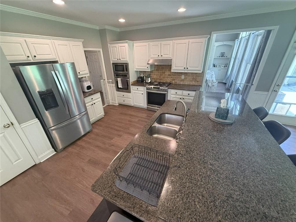 4 bedroom, 5 bathroom, 3,750 sq ft single family residence for rent at 225 Crown Vetch Lane, Johns Creek, GA 30005 for $4,400 a month — photo 2
