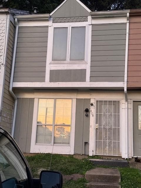 2 bedroom, 2 bathroom, 1,036 sq ft townhouse for sale at 404 Prince Of Wales, Stone Mountain, GA 30083