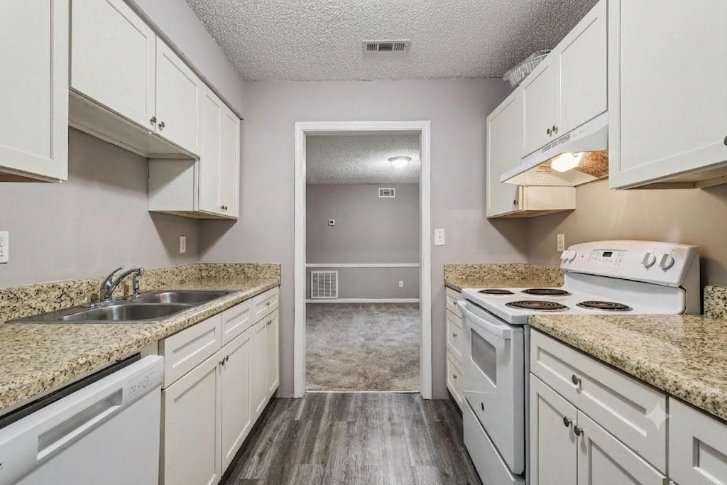 3 bedroom, 2 bathroom, 1,724 sq ft condominium for sale at 124 Rue Fontaine, Lithonia, GA 30038 — photo 7