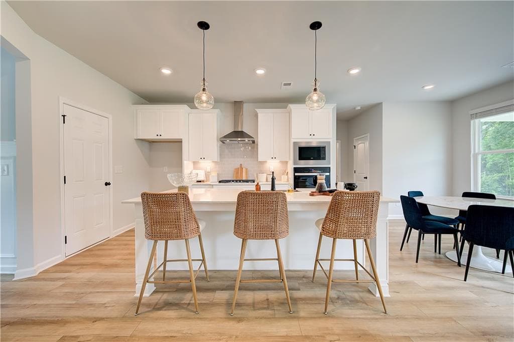 6 bedroom, 4 bathroom, 3,647 sq ft single family residence under contract at 141 Dohrn Drive, Loganville, GA 30052 — photo 8
