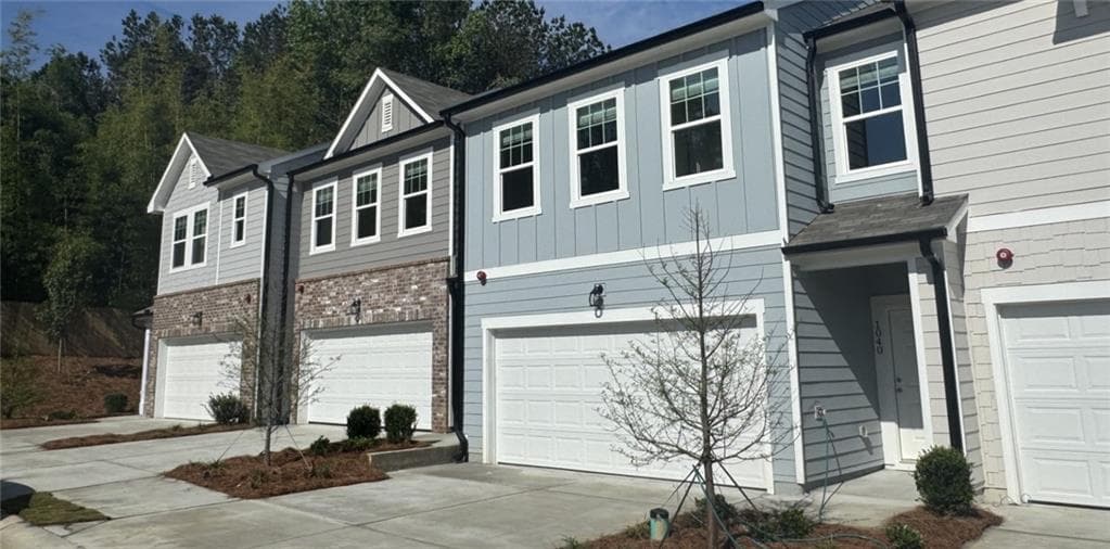 3 bedroom, 3 bathroom, 1,764 sq ft townhouse under contract at 3025 Osier Circle, Douglasville, GA 30135