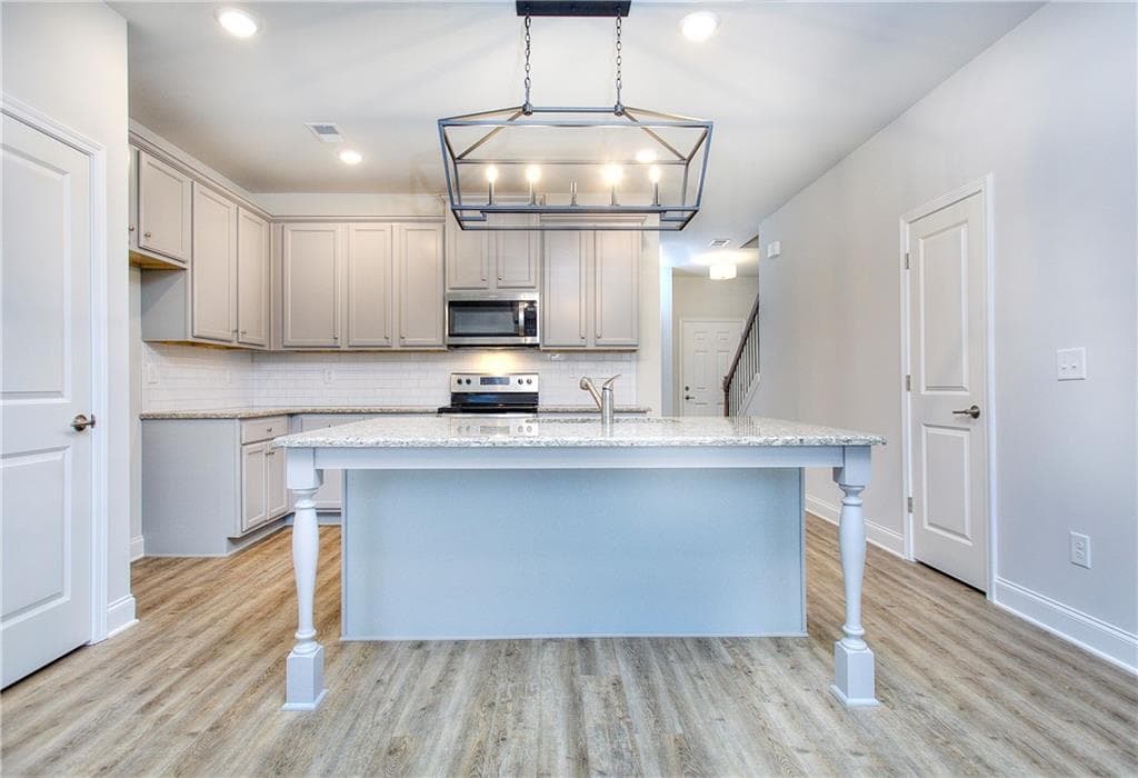 3 bedroom, 3 bathroom, 1,384 sq ft townhouse for sale at 107 Greenview Court, Homer, GA 30547 — photo 7