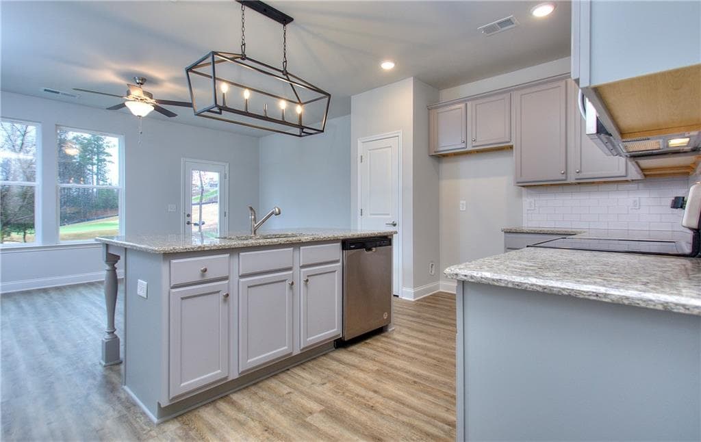 3 bedroom, 3 bathroom, 1,384 sq ft townhouse for sale at 111 Greenview Court, Homer, GA 30547 — photo 4