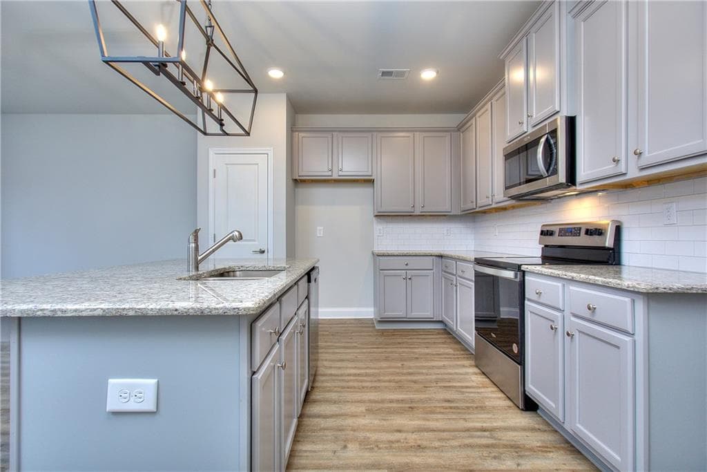 3 bedroom, 3 bathroom, 1,384 sq ft townhouse for sale at 111 Greenview Court, Homer, GA 30547 — photo 5