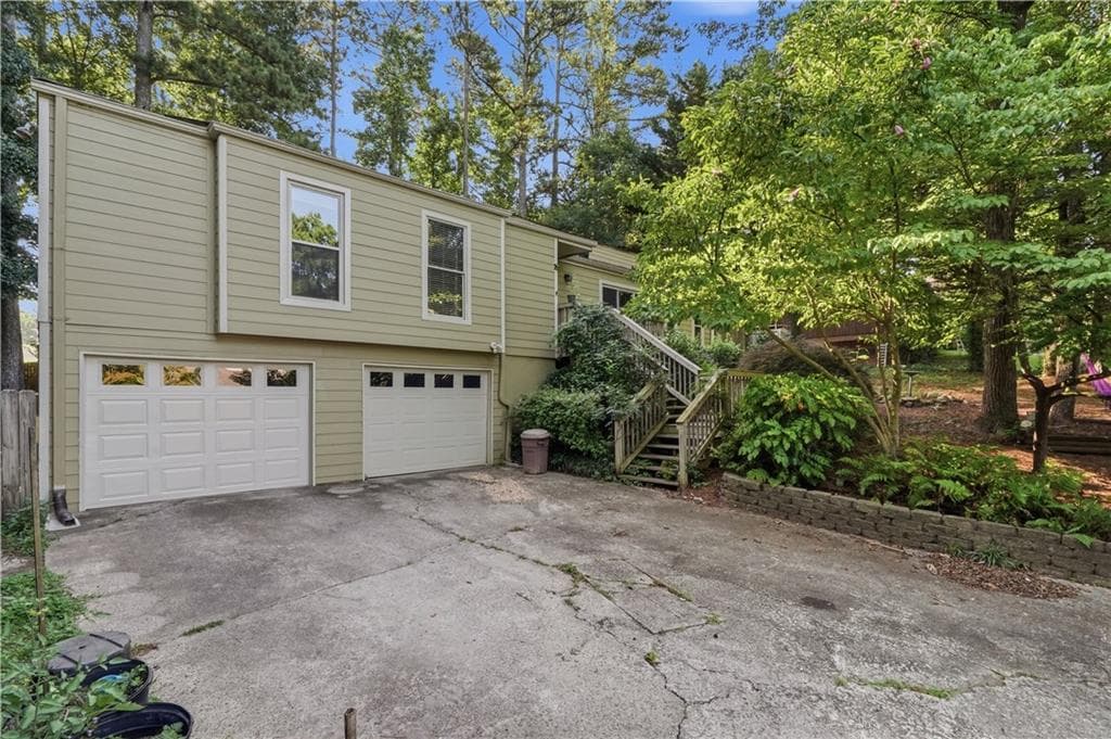 3 bedroom, 3 bathroom, 2,252 sq ft single family residence for sale at 3162 Bluff Road, Marietta, GA 30062 — photo 3