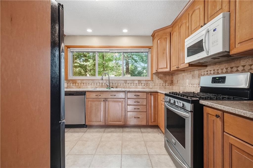 3 bedroom, 3 bathroom, 2,252 sq ft single family residence for sale at 3162 Bluff Road, Marietta, GA 30062 — photo 10