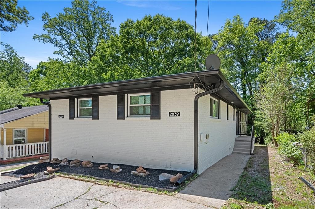 duplex under contract at 2837 Palm Drive, Atlanta, GA 30344