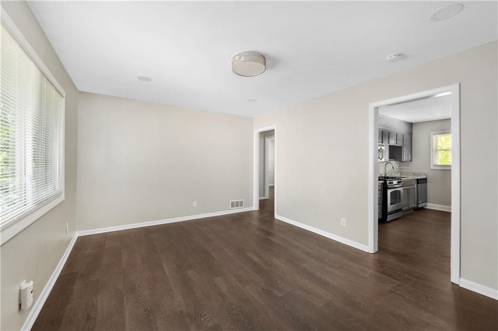 duplex under contract at 2837 Palm Drive, Atlanta, GA 30344 — photo 6