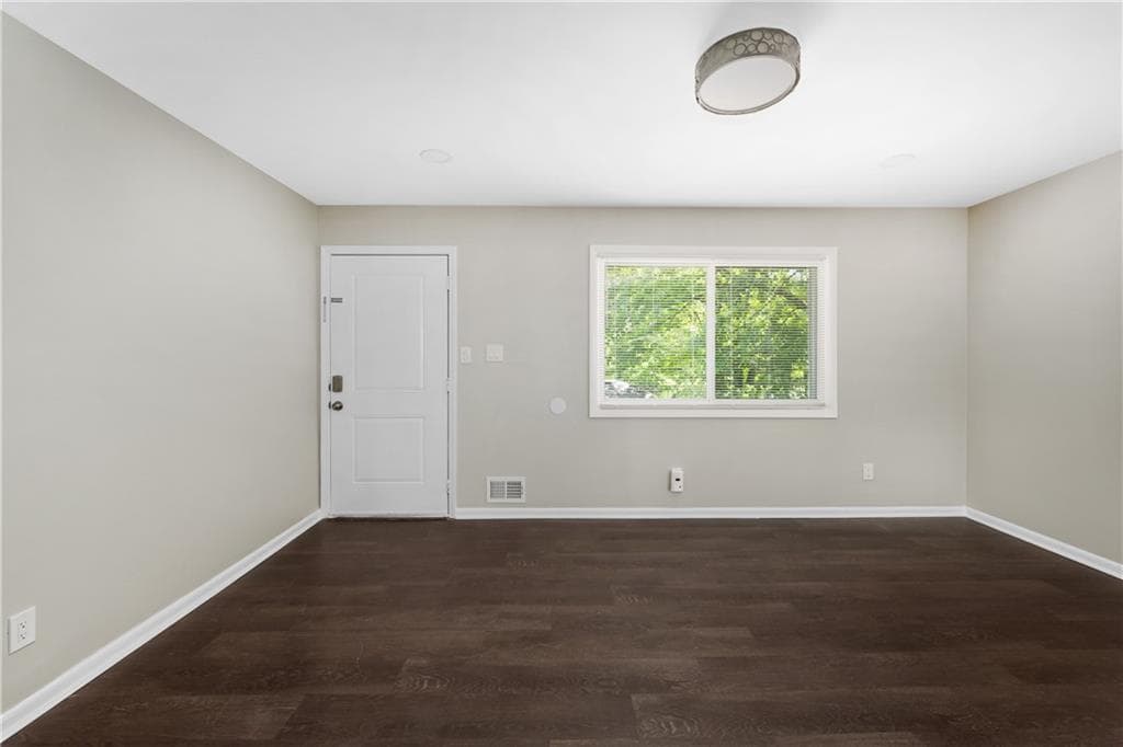 duplex under contract at 2837 Palm Drive, Atlanta, GA 30344 — photo 7
