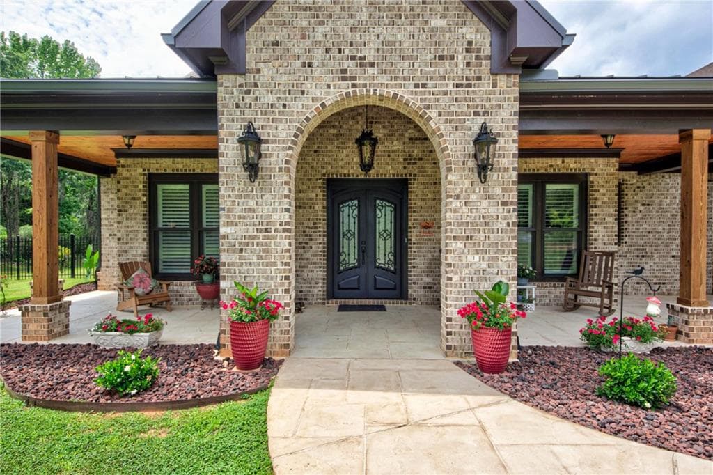 4 bedroom, 5 bathroom, 2,691 sq ft single family residence for sale at 233 Hunter Road, Jefferson, GA 30549 — photo 2