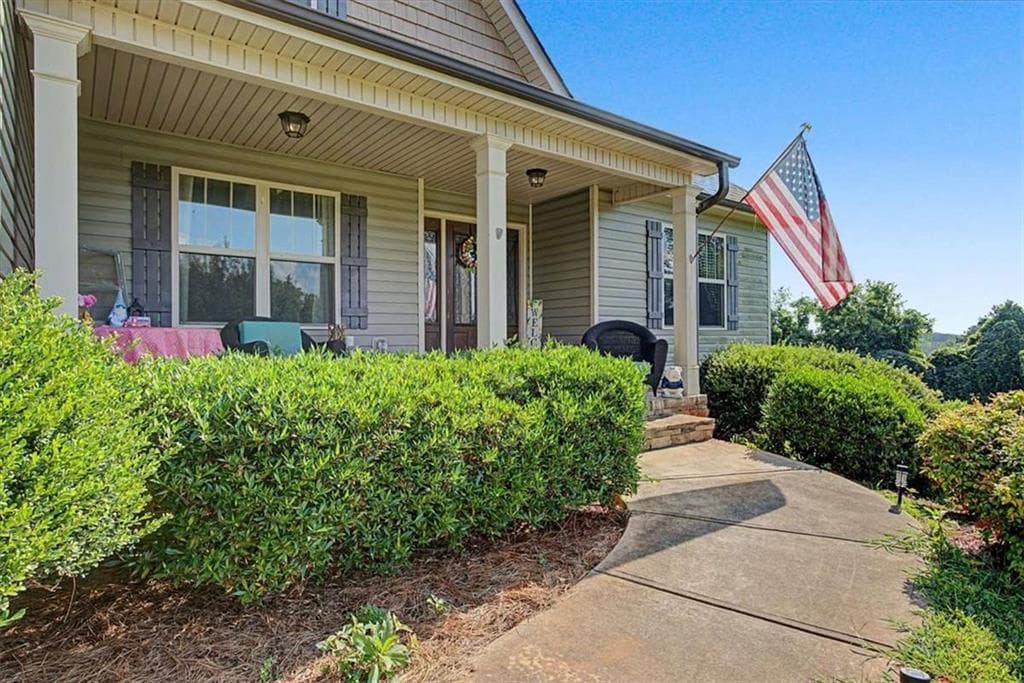 7 bedroom, 5 bathroom, 5,204 sq ft single family residence for sale at 5105 E Highway 166, Carrollton, GA 30116 — photo 6
