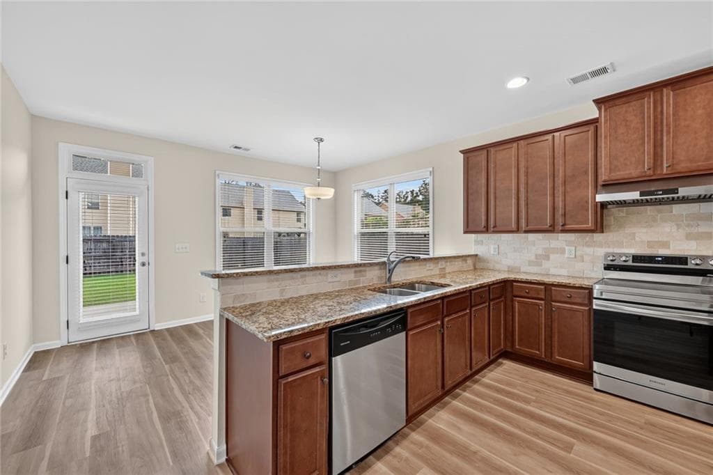 4 bedroom, 3 bathroom, 2,633 sq ft single family residence under contract at 5940 Peltier Trace, Norcross, GA 30093 — photo 7
