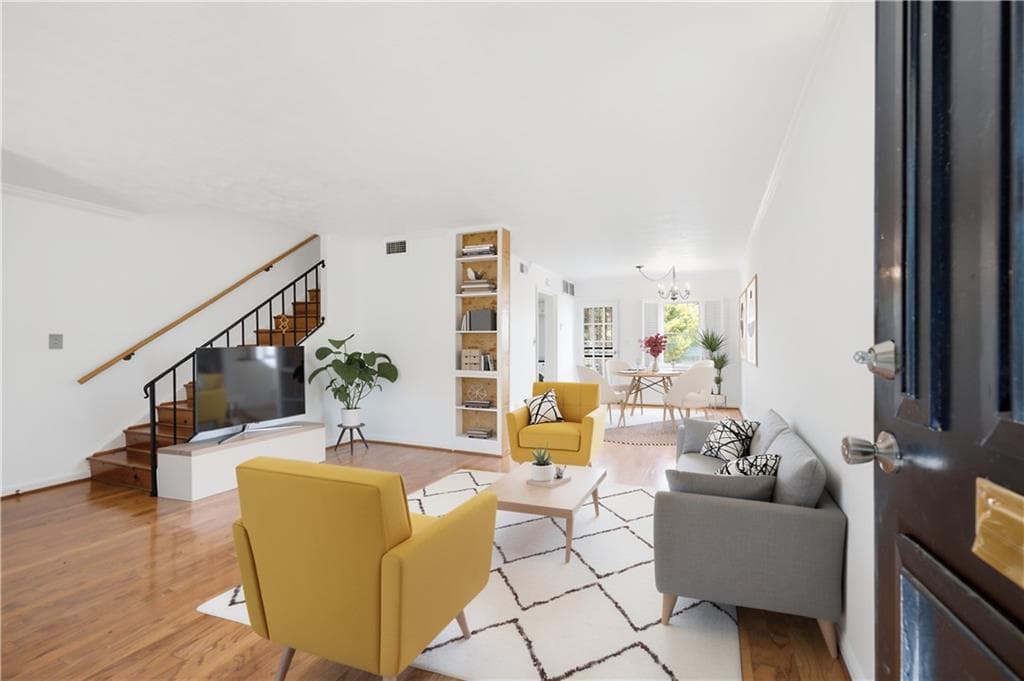 2 bedroom, 2 bathroom, 1,102 sq ft condominium for sale at 276 Lakemoore Drive C, Atlanta, GA 30342 — photo 2