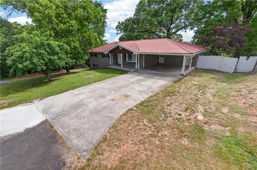 6 bedroom, 4 bathroom, 1,963 sq ft single family residence under contract at 1780 N Boyd Drive, Rocky Face, GA 30740 — photo 3