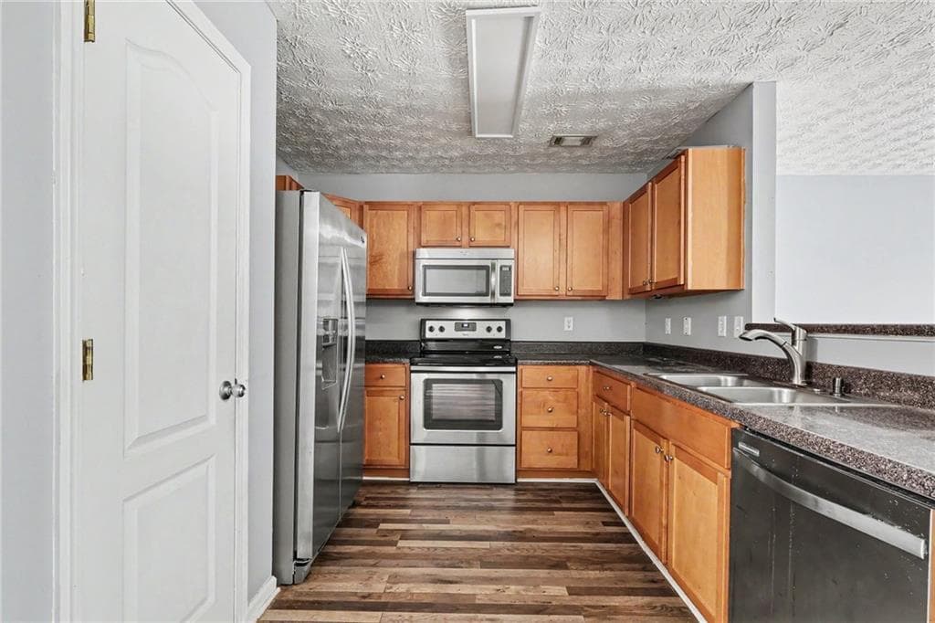 3 bedroom, 3 bathroom, 1,528 sq ft townhouse for sale at 664 Georgetown Court, Jonesboro, GA 30236 — photo 6