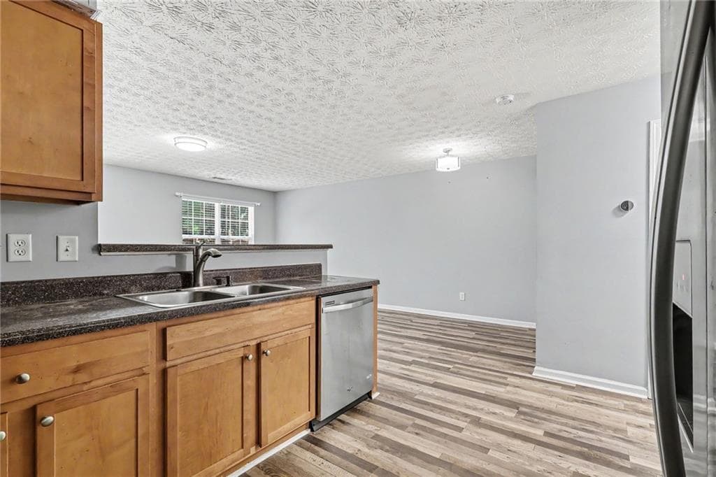 3 bedroom, 3 bathroom, 1,528 sq ft townhouse for sale at 664 Georgetown Court, Jonesboro, GA 30236 — photo 7