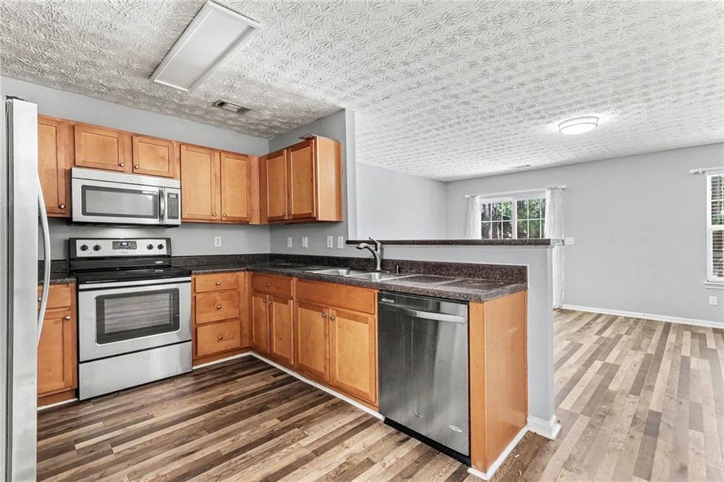 3 bedroom, 3 bathroom, 1,528 sq ft townhouse for sale at 664 Georgetown Court, Jonesboro, GA 30236 — photo 8