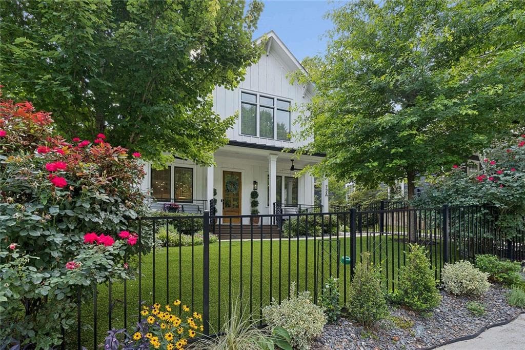 4 bedroom, 3 bathroom, 2,432 sq ft townhouse sold at 72 SE Walthall Street A, Atlanta, GA 30316