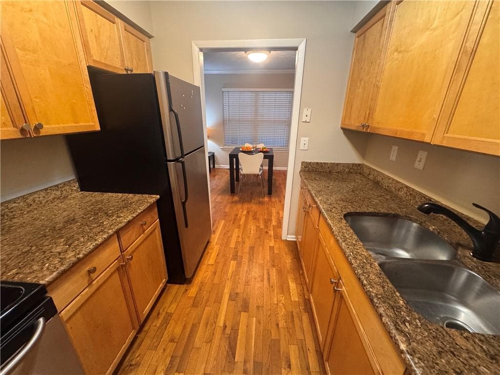2 bedroom, 2 bathroom, 1,073 sq ft condominium for sale at 1150 Collier Road H07, Atlanta, GA 30318 — photo 2