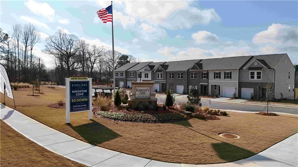 3 bedroom, 3 bathroom, 1,421 sq ft townhouse under contract at 1108 Lucienne Boulevard, Auburn, GA 30011 — photo 10
