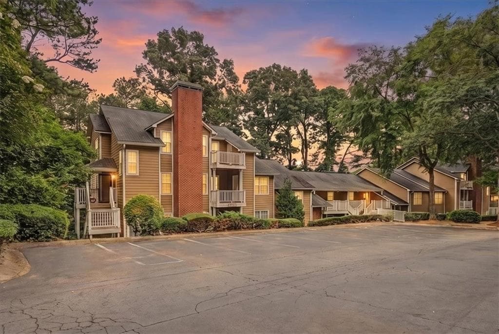 3 bedroom, 3 bathroom, 1,314 sq ft condominium under contract at 2034 River Heights Walk, Marietta, GA 30067