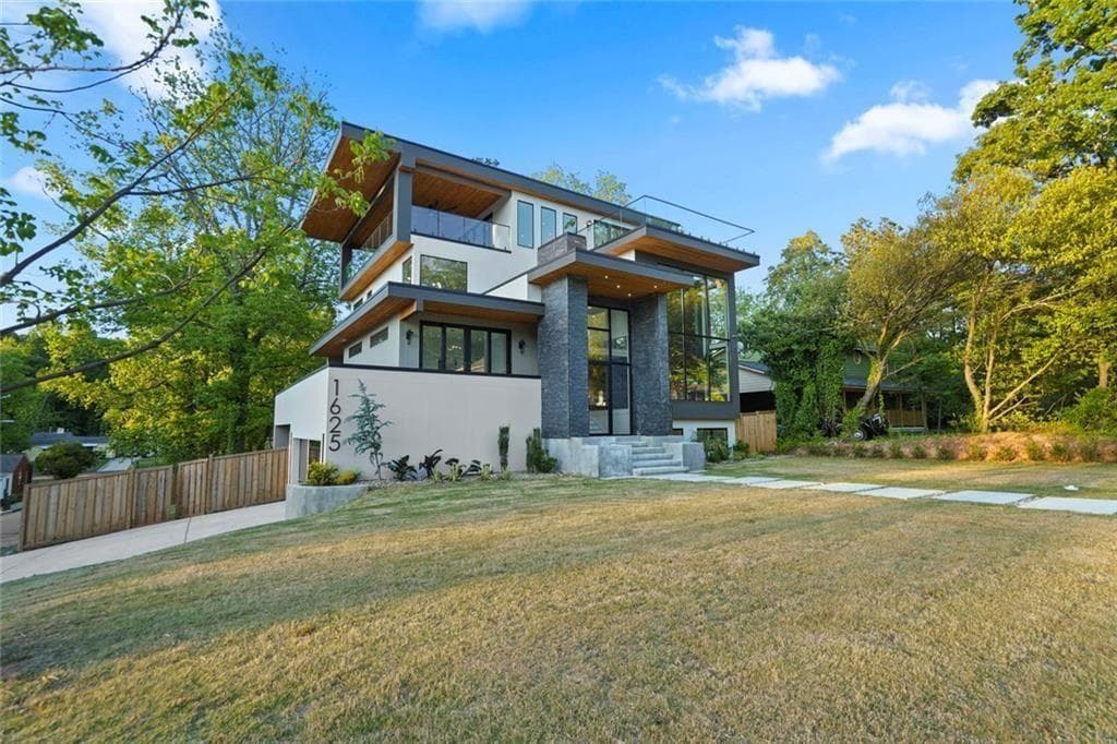 5 bedroom, 7 bathroom, 4,416 sq ft single family residence for sale at 1625 Emerald Avenue, Atlanta, GA 30310 — photo 2