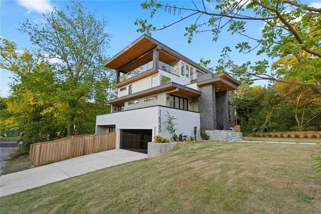 5 bedroom, 7 bathroom, 4,416 sq ft single family residence for sale at 1625 Emerald Avenue, Atlanta, GA 30310 — photo 3
