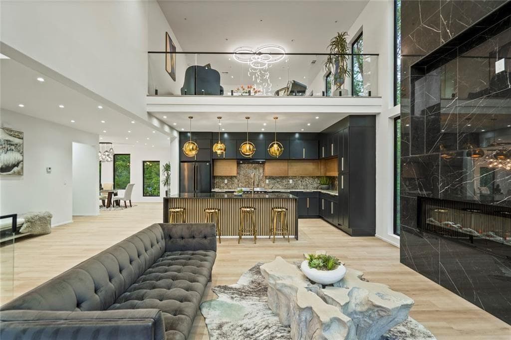 5 bedroom, 7 bathroom, 4,416 sq ft single family residence for sale at 1625 Emerald Avenue, Atlanta, GA 30310 — photo 6