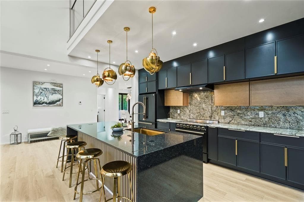5 bedroom, 7 bathroom, 4,416 sq ft single family residence for sale at 1625 Emerald Avenue, Atlanta, GA 30310 — photo 9