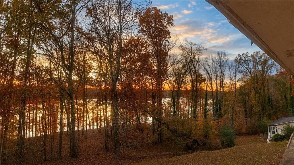 3 bedroom, 4 bathroom, 3,424 sq ft single family residence for sale at 4521 Shoreline Drive, Gainesville, GA 30506 — photo 3