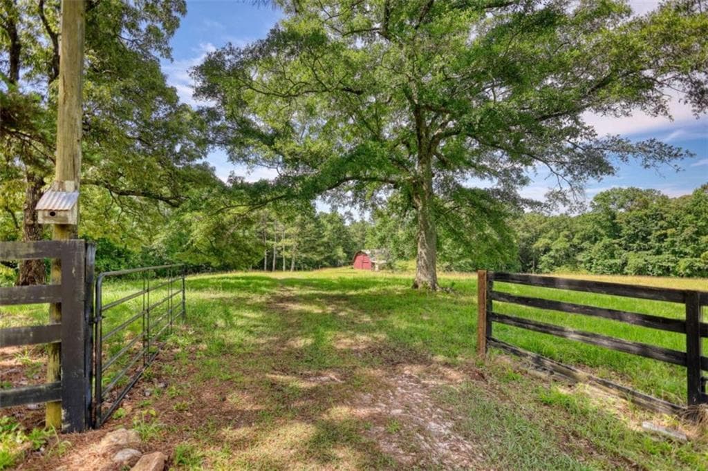 3 bedroom, 3 bathroom, 2,700 sq ft single family residence for sale at 2665 Macedonia Rd, Franklin, GA 30217 — photo 9