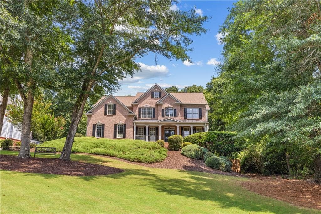 7 bedroom, 5 bathroom, 4,765 sq ft single family residence under contract at 1010 River Mist Drive, Suwanee, GA 30024 — photo 6