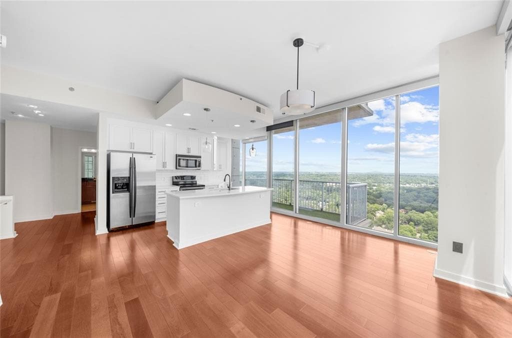 2 bedroom, 2 bathroom, 1,158 sq ft condominium for sale at 855 Peachtree Street 2513, Atlanta, GA 30308