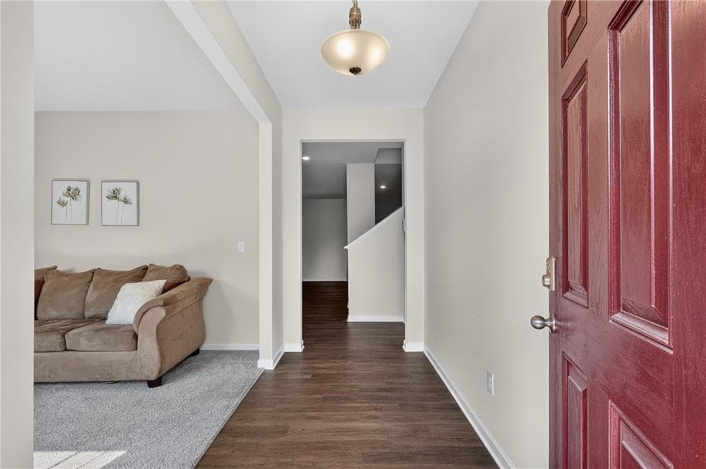 5 bedroom, 3 bathroom, 2,448 sq ft single family residence under contract at 2685 Chelsea Court, Atlanta, GA 30331 — photo 8