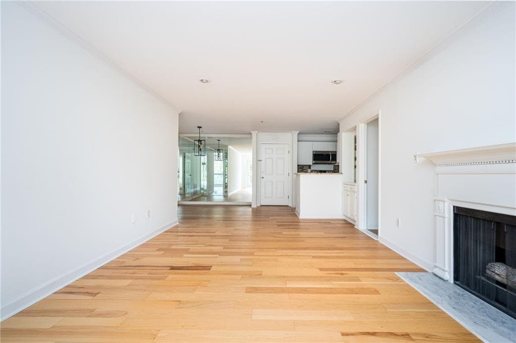 2 bedroom, 2 bathroom, 1,335 sq ft condominium for sale at 3203 Lenox Road 28, Atlanta, GA 30324 — photo 4