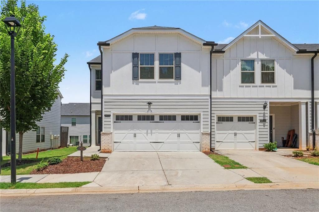 3 bedroom, 3 bathroom, 1,762 sq ft townhouse for sale at 5473 Plain Field Lane, Lilburn, GA 30047 — photo 2