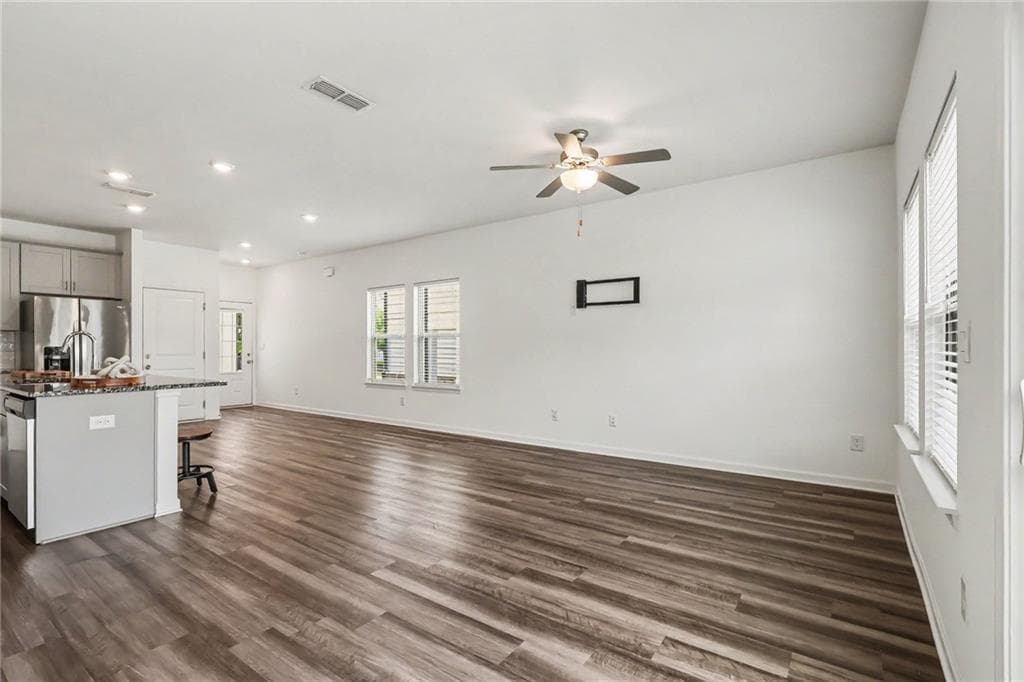 3 bedroom, 3 bathroom, 1,762 sq ft townhouse for sale at 5473 Plain Field Lane, Lilburn, GA 30047 — photo 8