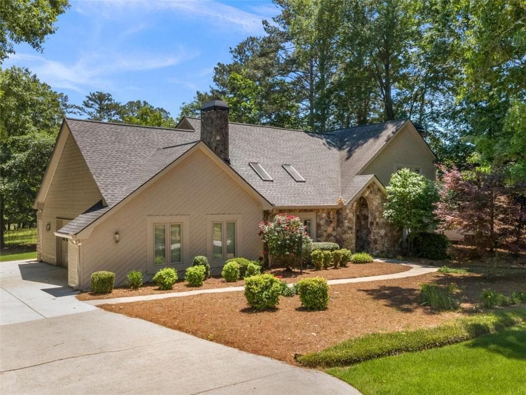 3 bedroom, 3 bathroom, 2,477 sq ft single family residence for sale at 2332 Benji Boulevard, Conyers, GA 30013 — photo 2
