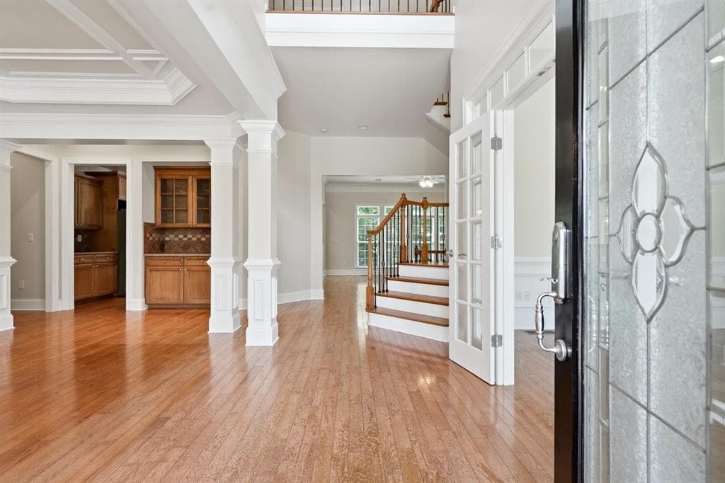 6 bedroom, 6 bathroom, 5,800 sq ft single family residence for sale at 4272 Bluehouse Lane, Alpharetta, GA 30022 — photo 2