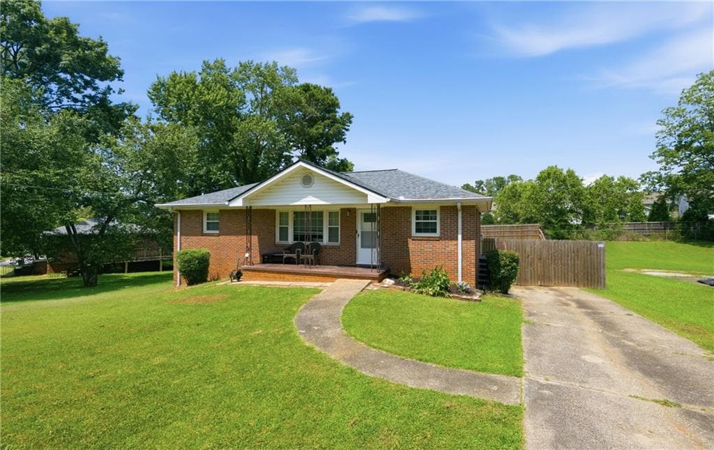 4 bedroom, 2 bathroom, 2,250 sq ft single family residence for sale at 3375 EMERSON Street, Smyrna, GA 30082 — photo 3