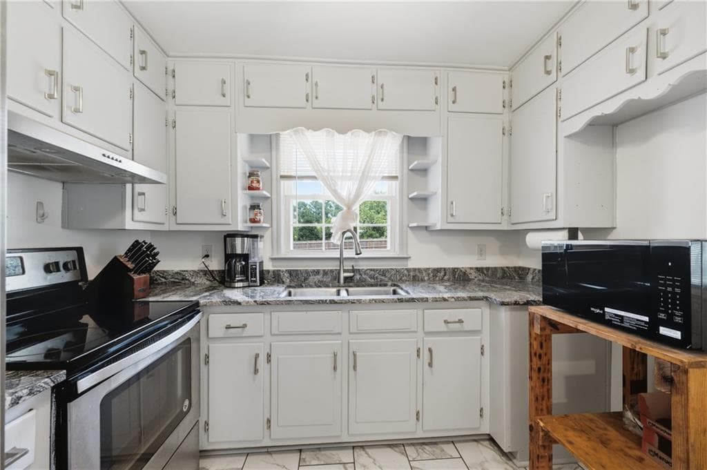 4 bedroom, 2 bathroom, 2,250 sq ft single family residence for sale at 3375 EMERSON Street, Smyrna, GA 30082 — photo 8