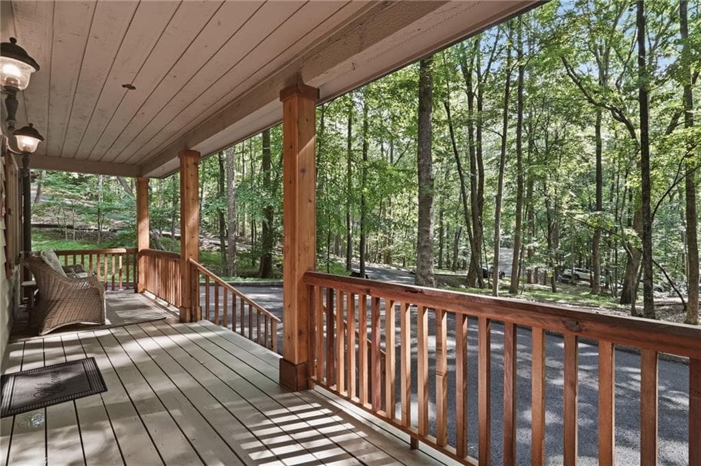 3 bedroom, 2 bathroom, 1,701 sq ft single family residence for sale at 49 Little Beaver Run, Big Canoe, GA 30143 — photo 2