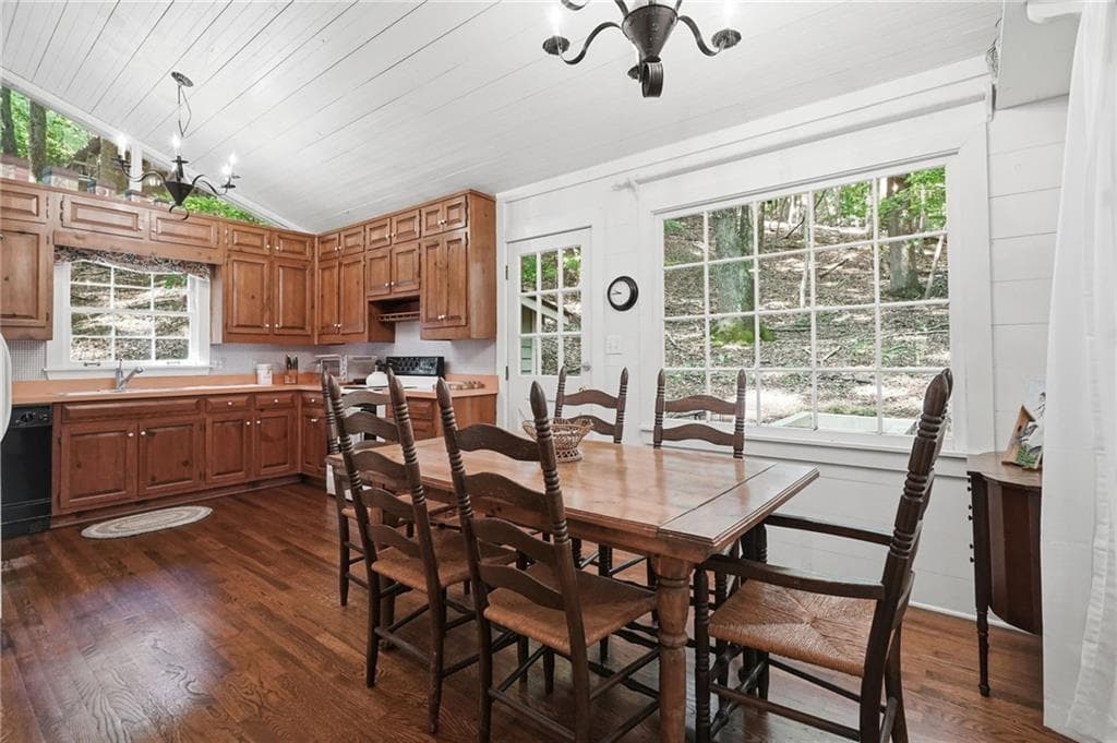 3 bedroom, 2 bathroom, 1,701 sq ft single family residence for sale at 49 Little Beaver Run, Big Canoe, GA 30143 — photo 8