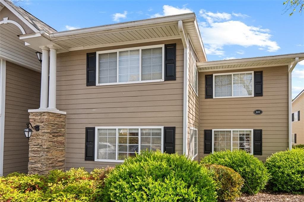 1 bedroom, 1 bathroom, 1,015 sq ft condominium for sale at 1468 Briarwood Road 602, Atlanta, GA 30319