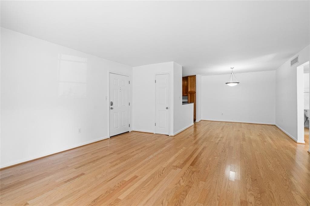 1 bedroom, 1 bathroom, 1,015 sq ft condominium for sale at 1468 Briarwood Road 602, Atlanta, GA 30319 — photo 9
