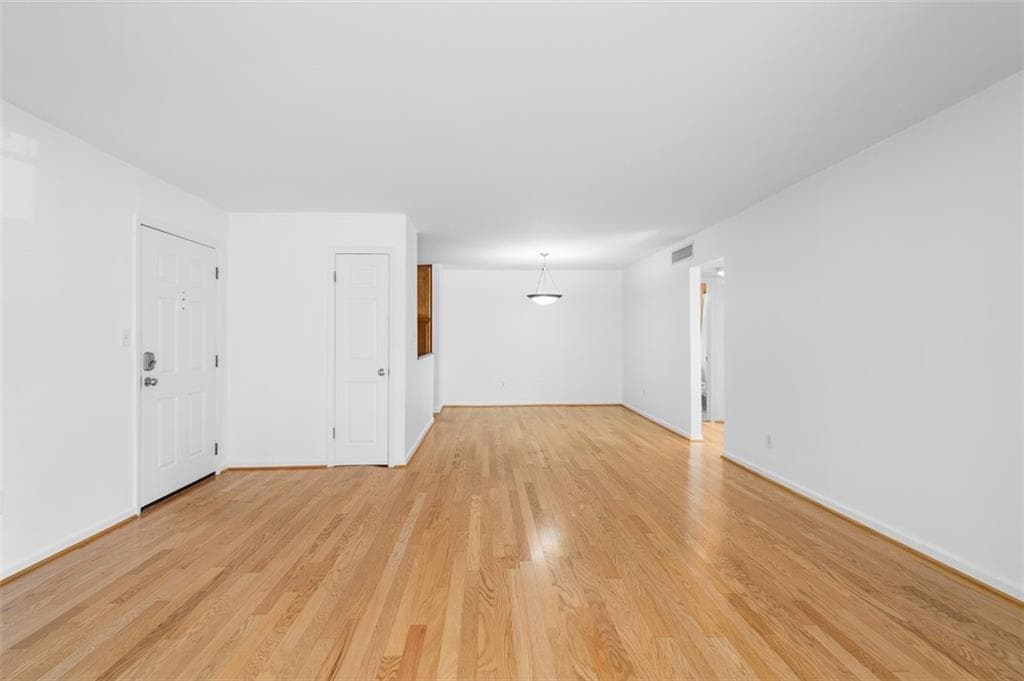 1 bedroom, 1 bathroom, 1,015 sq ft condominium for sale at 1468 Briarwood Road 602, Atlanta, GA 30319 — photo 10