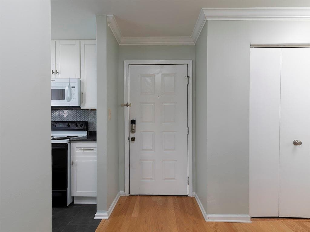1 bedroom, 1 bathroom, 713 sq ft condominium for sale at 3655 Habersham Road 352, Atlanta, GA 30305 — photo 4